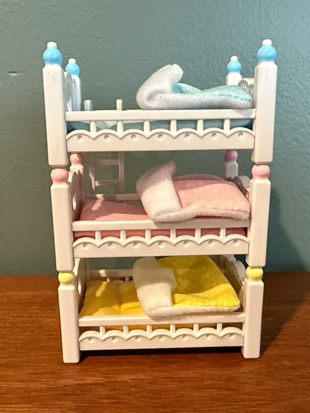Calico Critters triple bunkbed with bedding & ladders